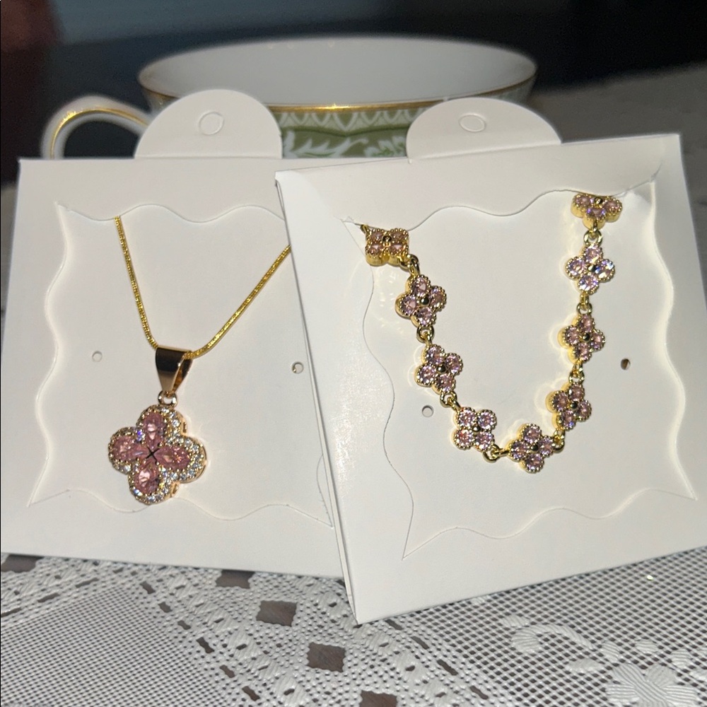 New Gold-Plated Pink Crystal Clover Necklace – Elegant Women's Jewelry
